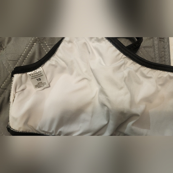 VENUS Asymmetrical Bikini Top - Picture 5 of 5